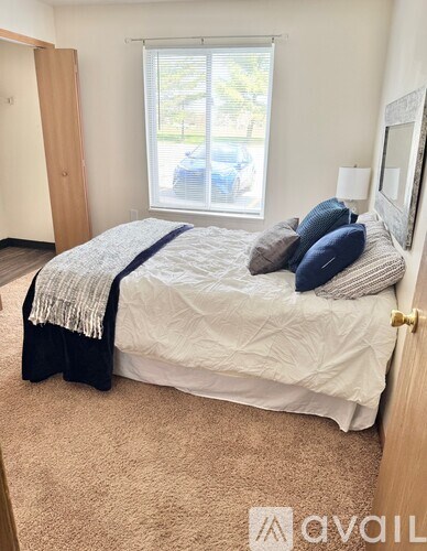 Source URL: https://prod-avail.s3.amazonaws.com/public_images/41500880/listing/second_bedroom.jpg