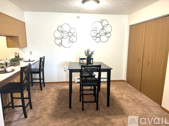 Source URL: https://prod-avail.s3.amazonaws.com/public_images/41500881/listing/living_room4_(1).jpg