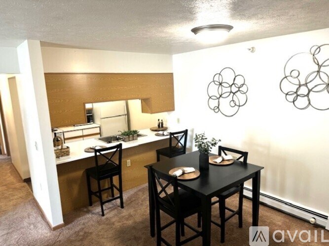 Source URL: https://prod-avail.s3.amazonaws.com/public_images/41500882/listing/secondary_bedroom_1.jpg