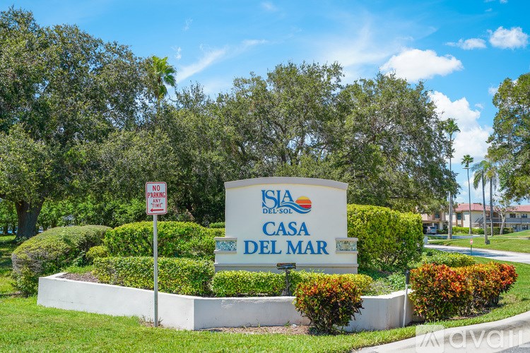A sign for "SUSA DESAL" is displayed in front of a landscaped area.