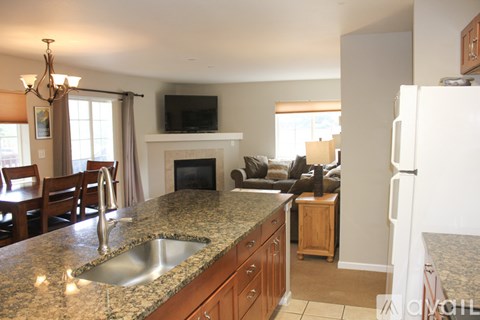 A dining room with a table and chairs is available for rent.