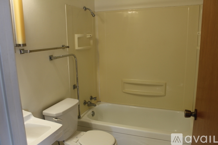 A bathroom with a toilet, sink, and bathtub.