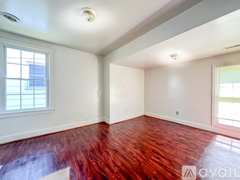 302 Elm St 3 Beds Apartment for Rent