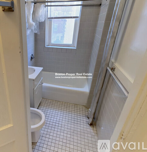 A bathroom with a toilet, sink, and bathtub.