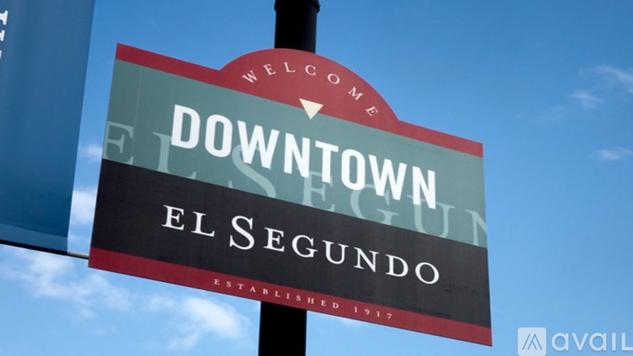 A sign welcoming people to Downtown El Segundo.
