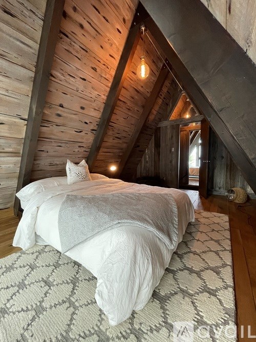 A bedroom with a bed in the middle of the room.