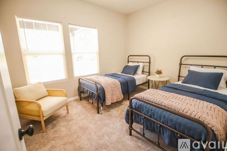 A bedroom with a bed, nightstands, and lamps.