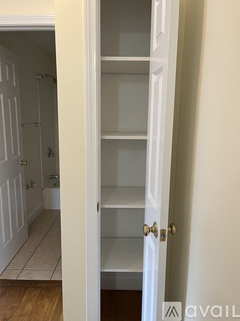 23 Elmwood Ave 3 Beds Apartment for Rent