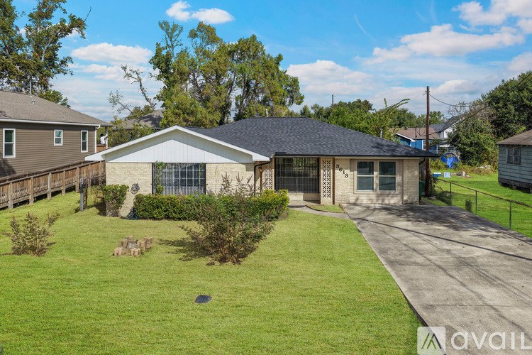 A bathroom with marble tiles and a round mirror.