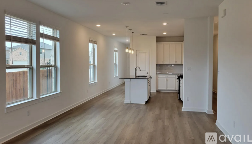 465 Bristlecone Bnd 3 Beds Apartment, Single Family Home for Rent - Photo gallery 2