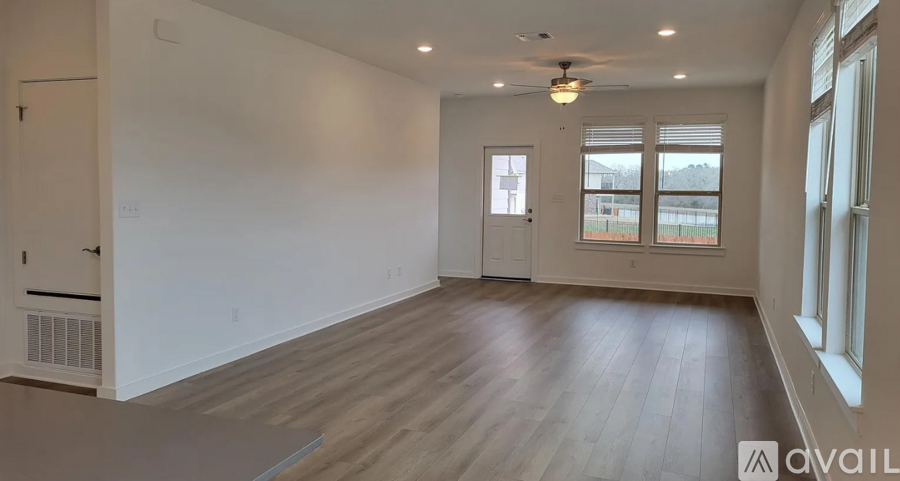 465 Bristlecone Bnd 3 Beds Apartment, Single Family Home for Rent - Photo gallery 3