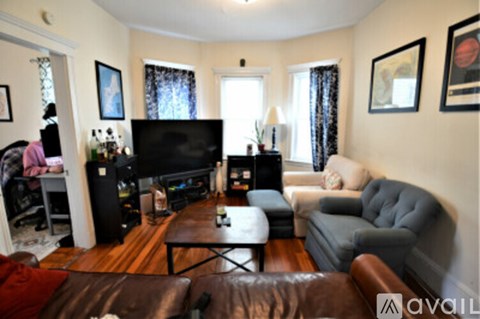 67 Washburn Ave 3 Beds Apartment for Rent