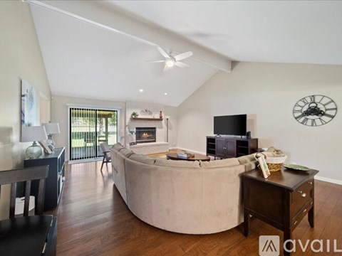 1206 Oakwood Dr 4 Beds Apartment for Rent