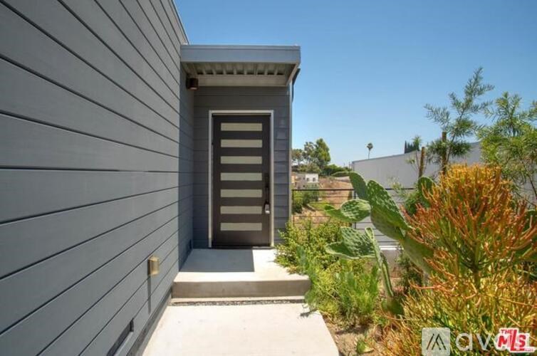 Source URL: https://prod-avail.s3.amazonaws.com/public_images/41512263/listing/Brilliant_First_Listing_Pics_4.jpg