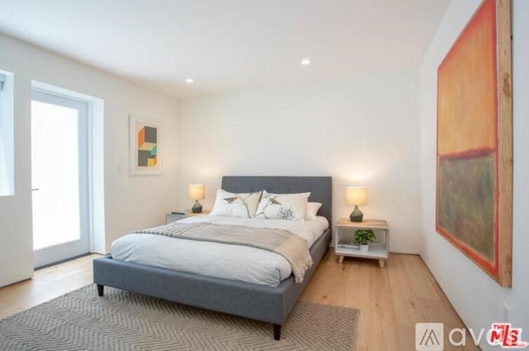 Source URL: https://prod-avail.s3.amazonaws.com/public_images/41512268/listing/Brilliant_First_Listing_Pics_20.jpg