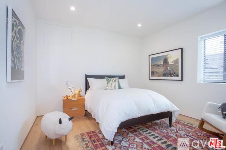 Source URL: https://prod-avail.s3.amazonaws.com/public_images/41512262/listing/Brilliant_First_Listing_Pics_19.jpg