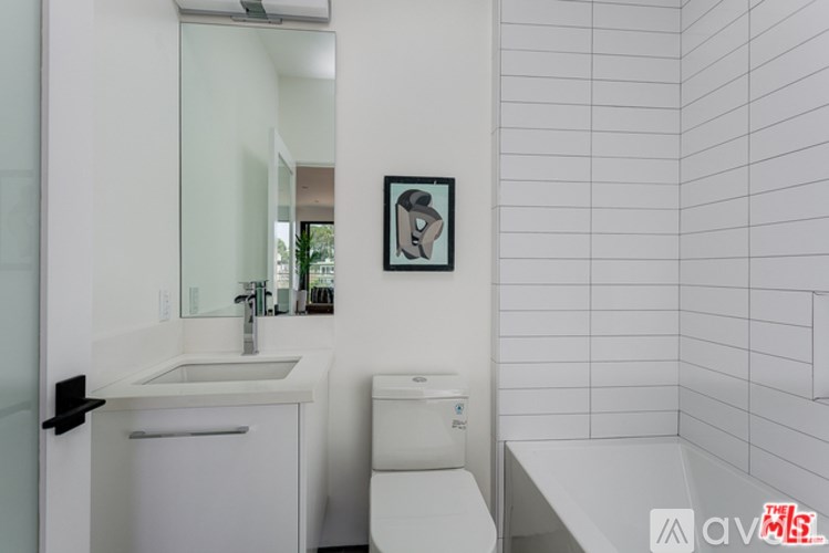 Source URL: https://prod-avail.s3.amazonaws.com/public_images/41512264/listing/Brilliant_First_Listing_Pics_12.jpg