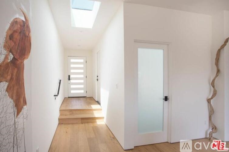 Source URL: https://prod-avail.s3.amazonaws.com/public_images/41512271/listing/Brilliant_First_Listing_Pics_7.jpg