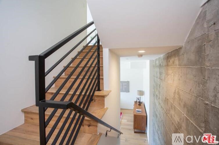 Source URL: https://prod-avail.s3.amazonaws.com/public_images/41512278/listing/Brilliant_First_Listing_Pics_23.jpg