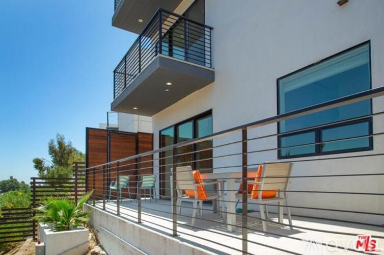 Source URL: https://prod-avail.s3.amazonaws.com/public_images/41512282/listing/Brilliant_First_Listing_Pics.jpg