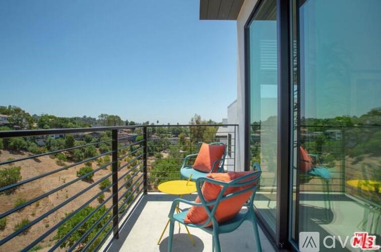 Source URL: https://prod-avail.s3.amazonaws.com/public_images/41512261/listing/Brilliant_First_Listing_Pics_6.jpg