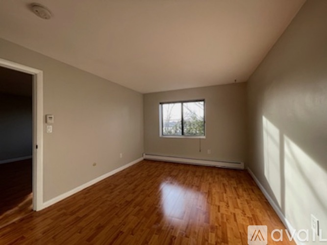 10 Roberts St 1 Apartment for Rent - Photo gallery 3