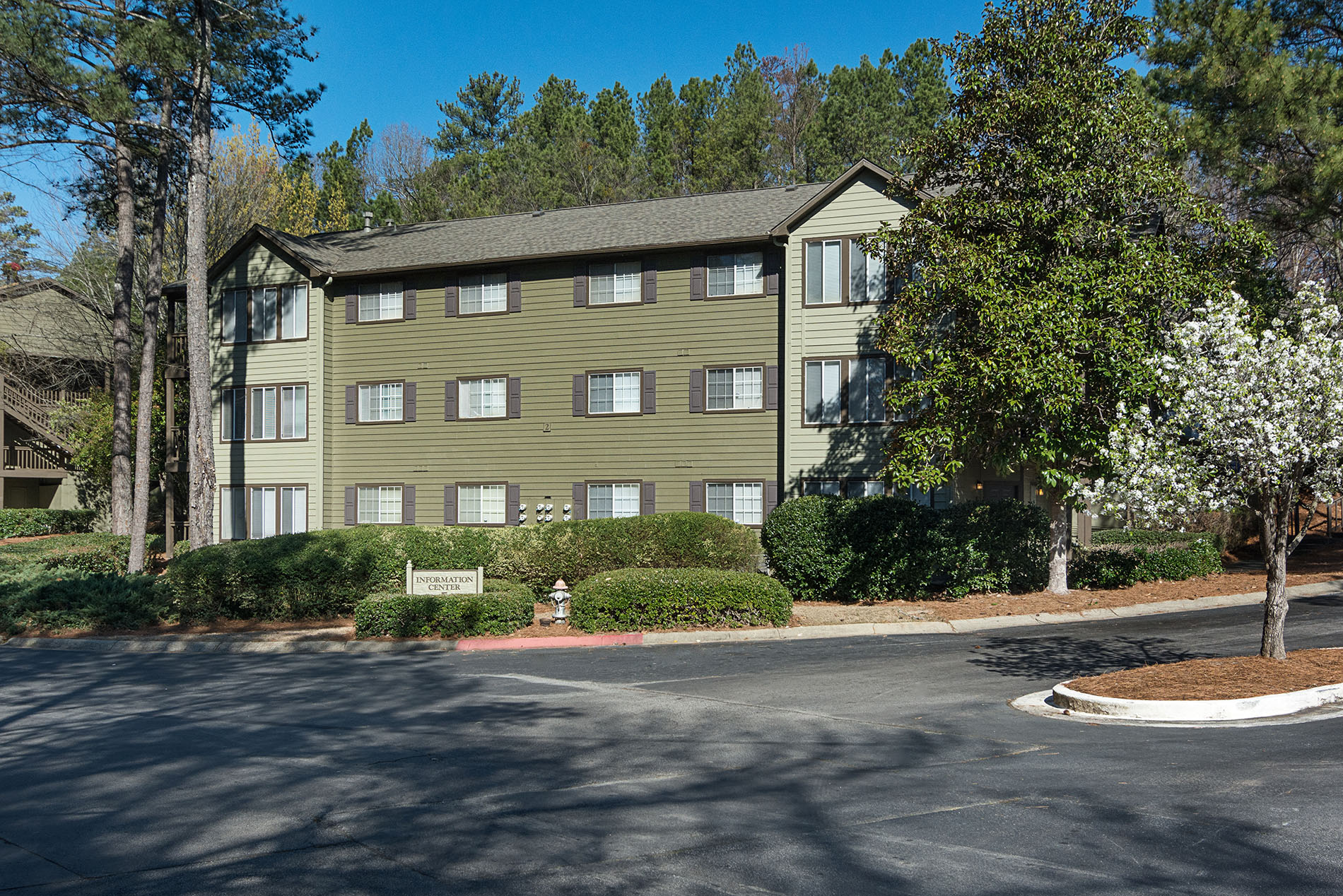 Browse Photos of Champions Glen Apartments in Union City, GA