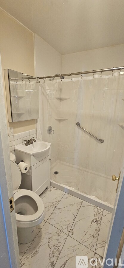 916 300 North 2 Beds Apartment, Single Family Home for Rent - Photo gallery 4