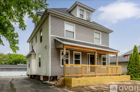 914 Main Street 2 Beds Apartment for Rent