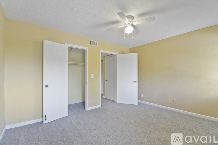40 Club House Dr 2 Beds Apartment, Condo for Rent - Photo gallery 5