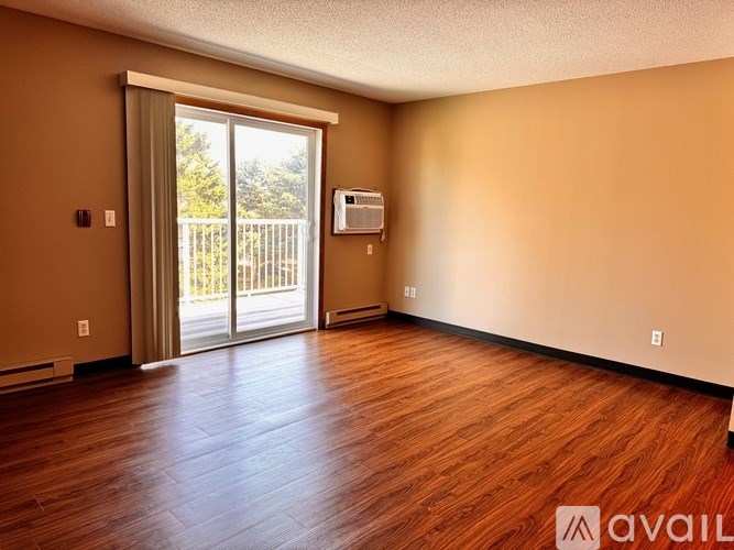 Source URL: https://prod-avail.s3.amazonaws.com/public_images/40356628/listing/IMG_4164.jpg