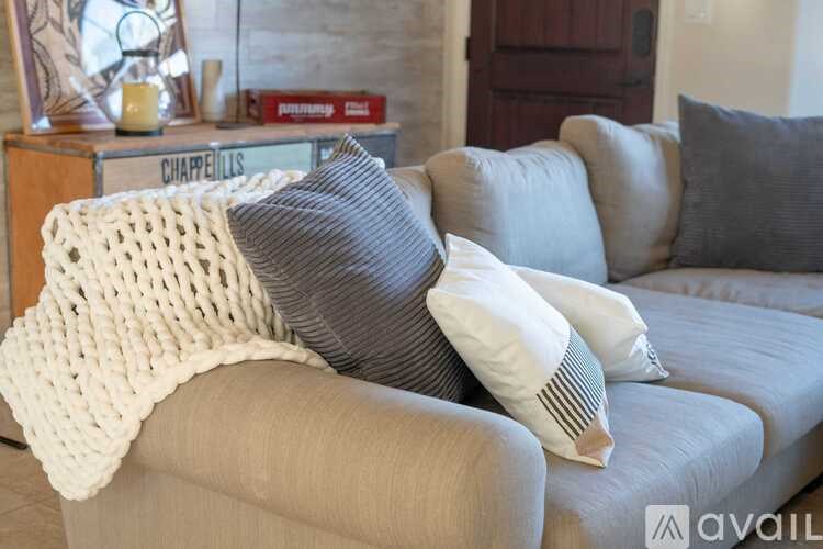 Source URL: https://prod-avail.s3.amazonaws.com/public_images/40353925/listing/k3wnymseffp9q3c2jy9z.jpg