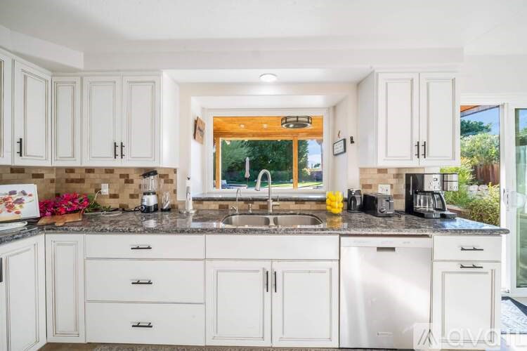 Source URL: https://prod-avail.s3.amazonaws.com/public_images/40353929/listing/djexoe5yla4cul02vtn0.jpg