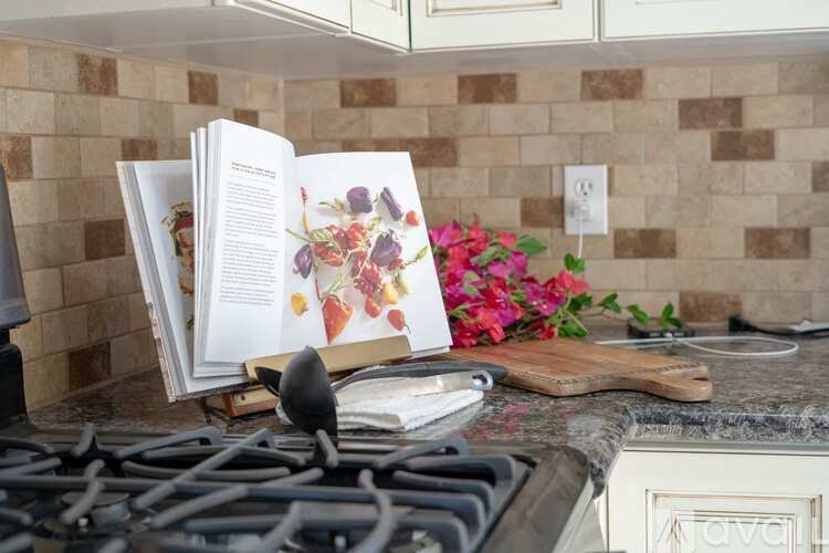 Source URL: https://prod-avail.s3.amazonaws.com/public_images/40353932/listing/o4f2n0iwgo7xfm06jr50.jpg