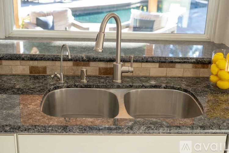 Source URL: https://prod-avail.s3.amazonaws.com/public_images/40353957/listing/kpwdyib3nvpavjc6ownd.jpg