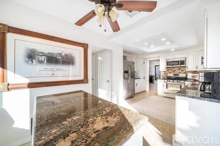 Source URL: https://prod-avail.s3.amazonaws.com/public_images/40353967/listing/pypiewn25ohf3a4xrxqh.jpg