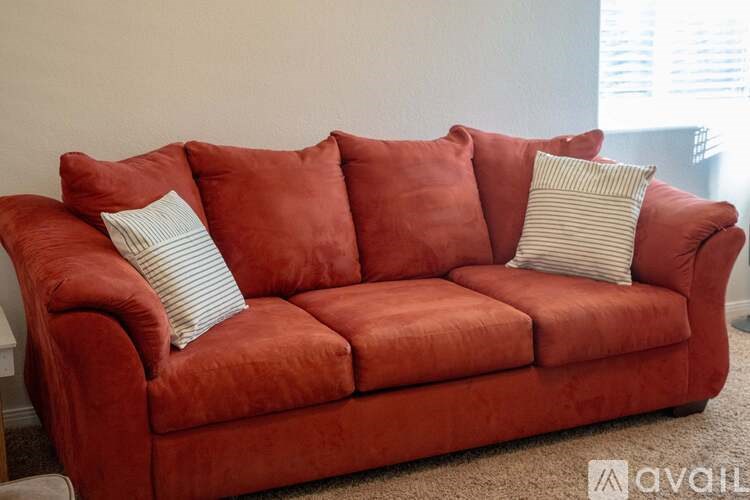 Source URL: https://prod-avail.s3.amazonaws.com/public_images/40353988/listing/vqf5obqrotzzki99cjca.jpg