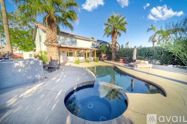 Source URL: https://prod-avail.s3.amazonaws.com/public_images/40353994/listing/mqqrn77k7mwghamq0tlc.jpg