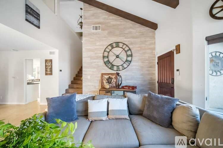 Source URL: https://prod-avail.s3.amazonaws.com/public_images/40353914/listing/e0p1qahvbvak0aynh3ao.jpg