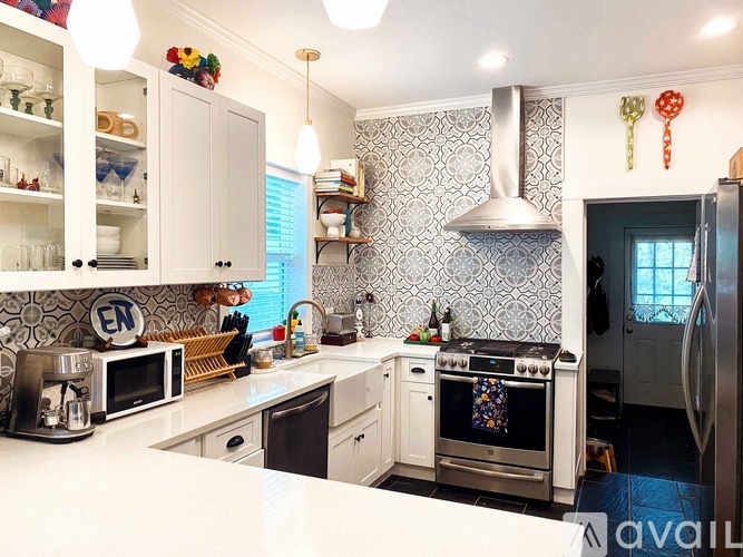 531 West Huisache Avenue 3 Beds Apartment, Single Family Home for Rent - Photo gallery 2