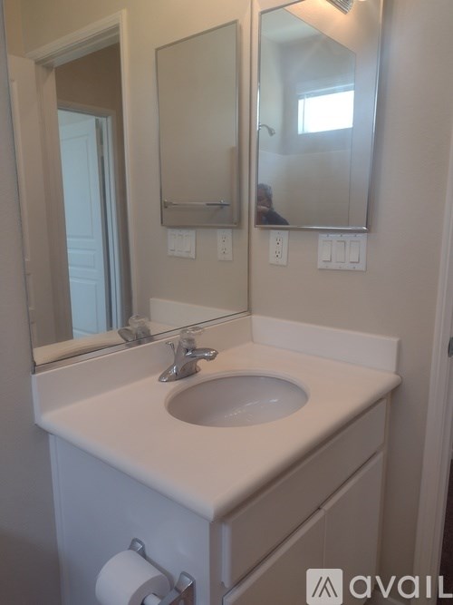 A bathroom with a sink and mirror.
