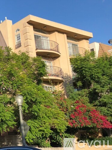 1932 Pelham Avenue 2 Beds Apartment for Rent