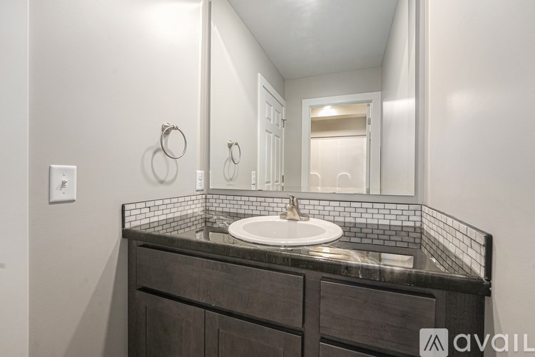 A bathroom with a sink and mirror.