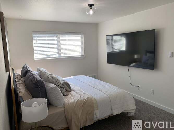 4900 74th Place Northeast 2 Beds Apartment for Rent - Photo gallery 1