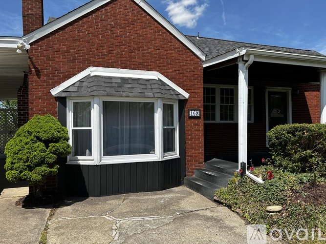 169 Junior Street 4 Beds Apartment, Single Family Home for Rent - Photo gallery 2