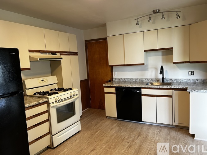169 Junior Street 4 Beds Apartment, Single Family Home for Rent - Photo gallery 5