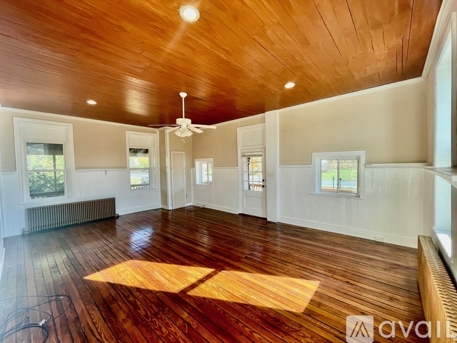 96 West Main Street 3 Beds Apartment, Single Family Home for Rent - Photo gallery 3