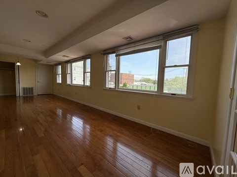 947 Washington St 2 Beds Apartment for Rent