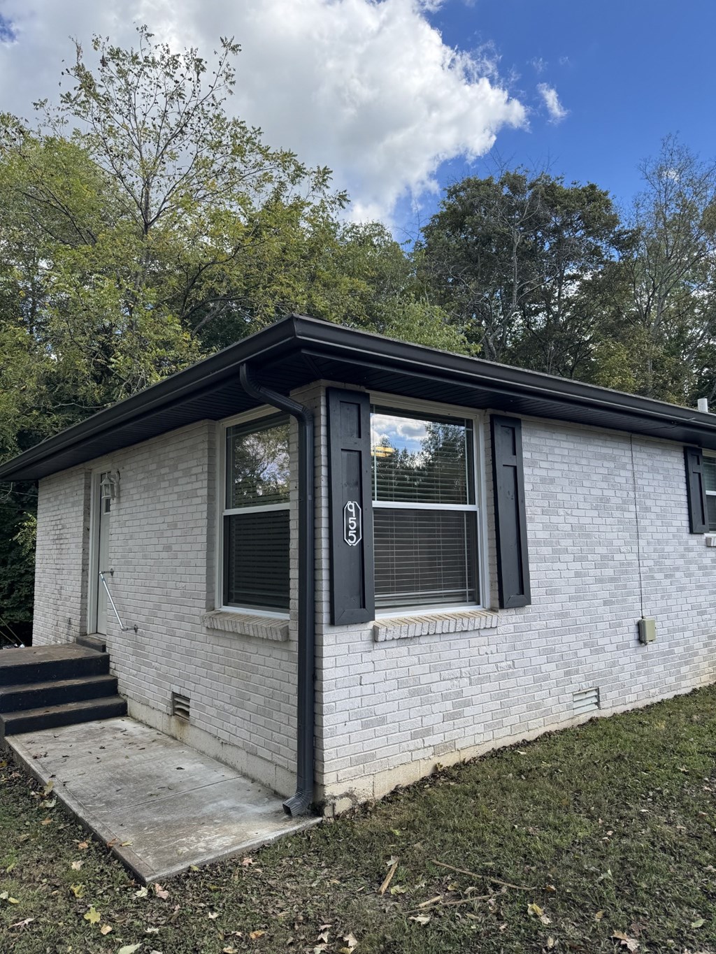 955 Richardson Street 1 Bed House for Rent - Photo Gallery 1