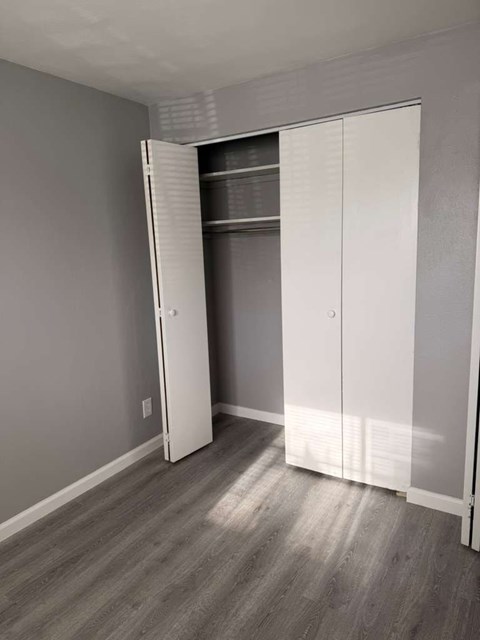 4644 Burkhardt Ave 1-2 Beds Apartment for Rent